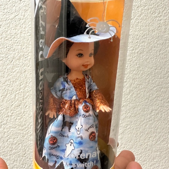 Barbie Li'l Friend of Kelly Halloween Party Lorena is a Witch Doll Mattel 56748 - Picture 6 of 7